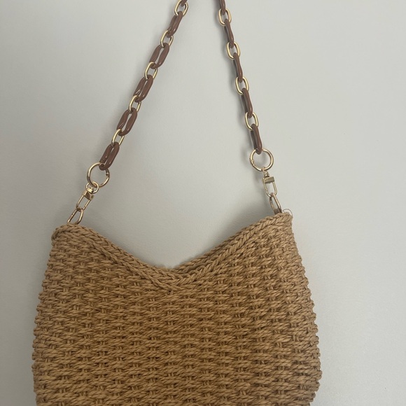Elegant Tan Woven Shoulder Bag - Picture 2 of 3